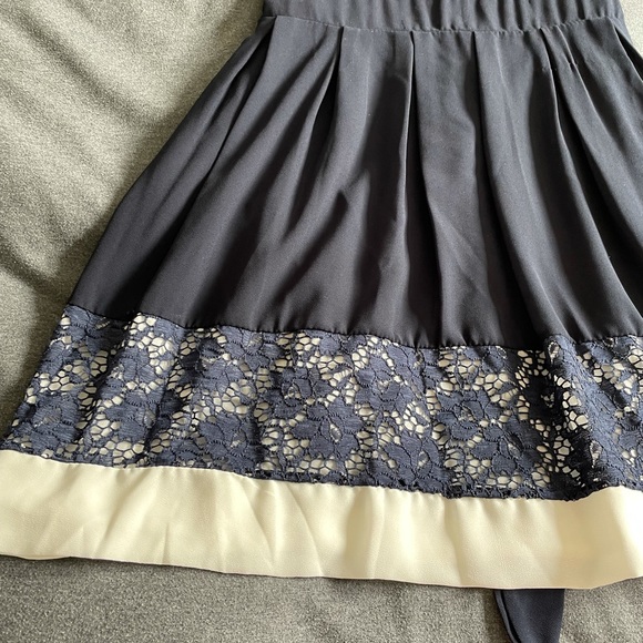 Dress - Picture 2 of 5